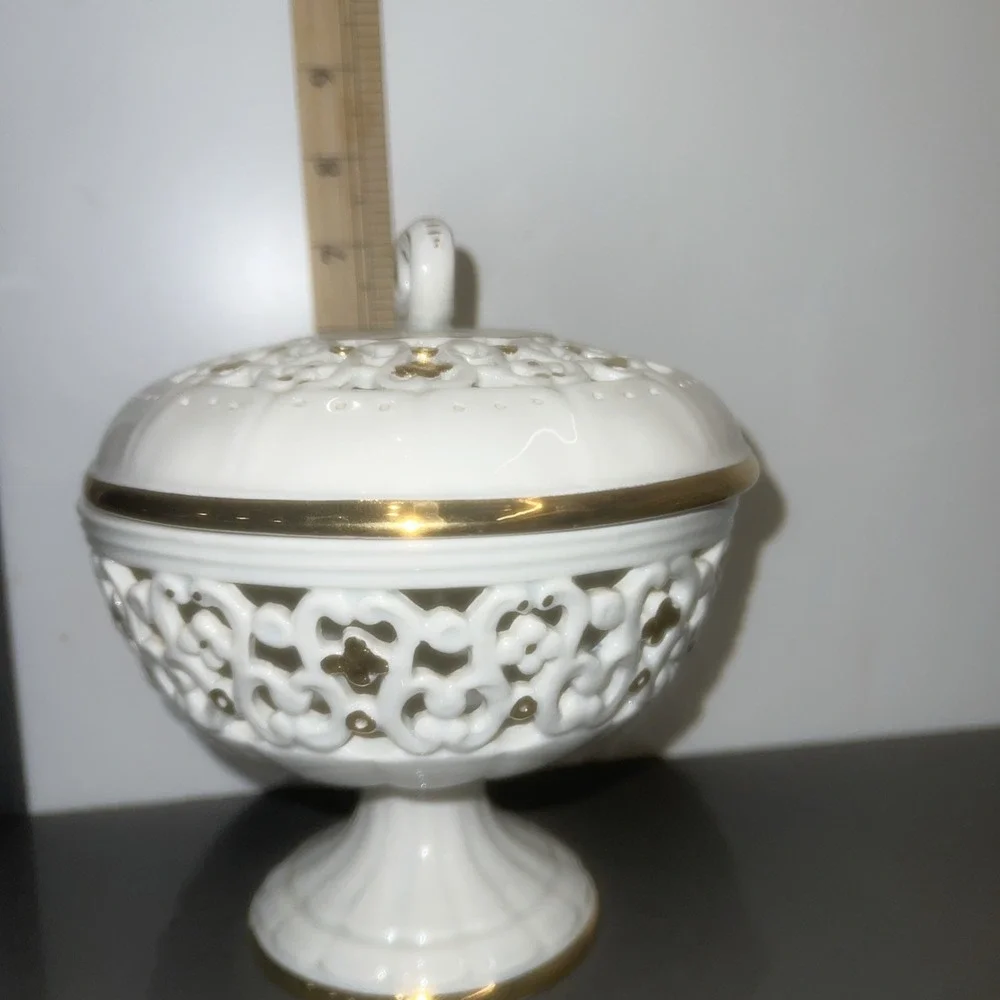 Vintage Italian Reticulated Porcelain Candy Dish w/Gold Trim 7in